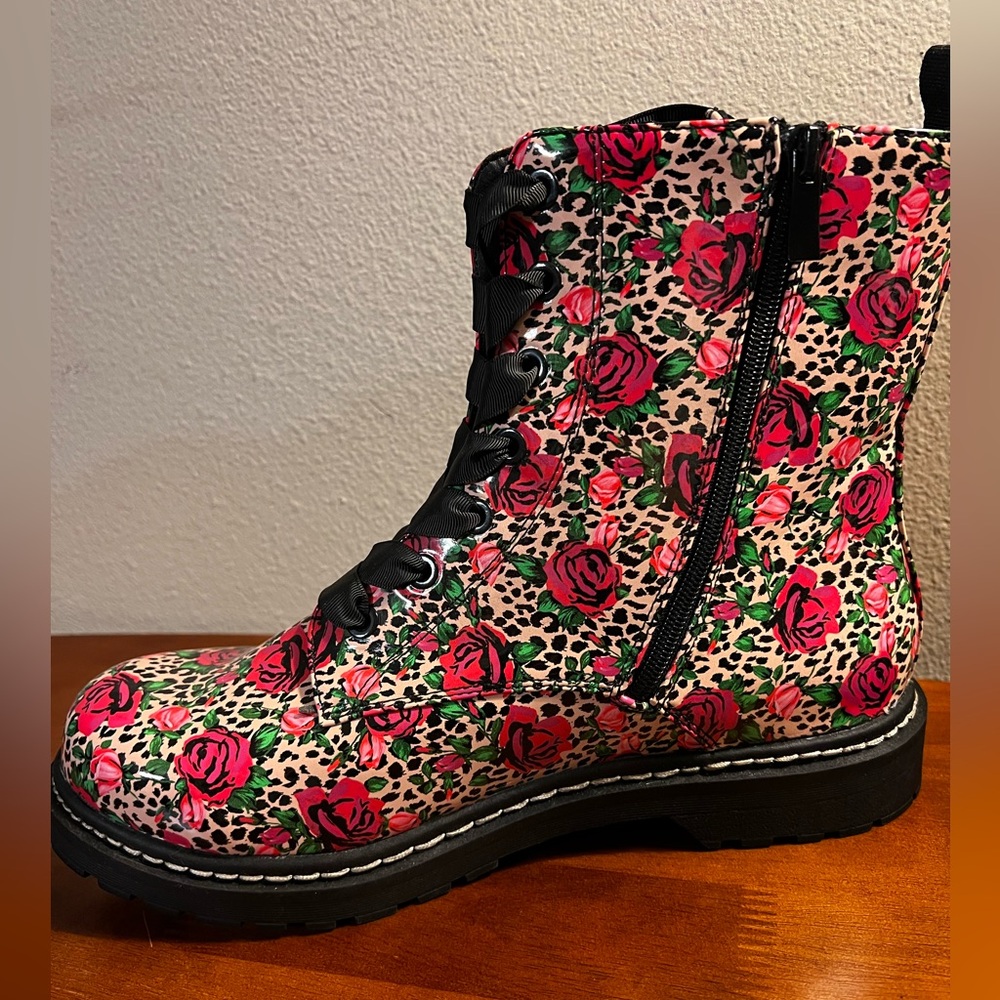 Betsey Johnson NWOT Floral Lace-Up Women's Boots